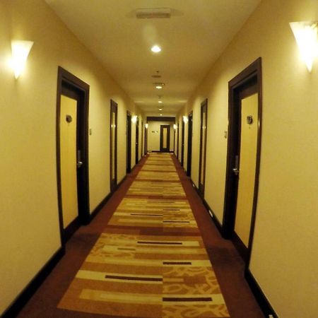 Imperial Palace Hotel Miri Esterno foto